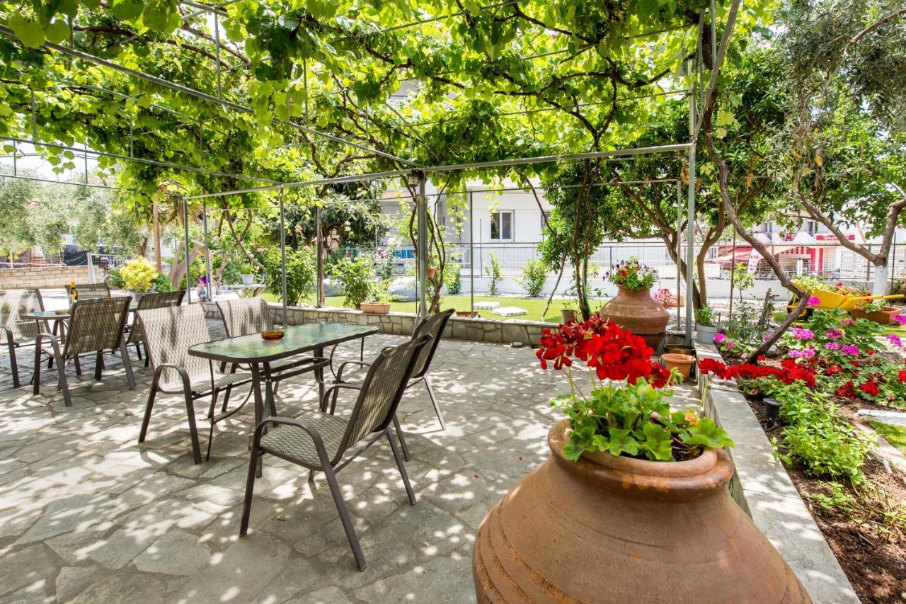 Ianos Apartments Potos Exterior foto